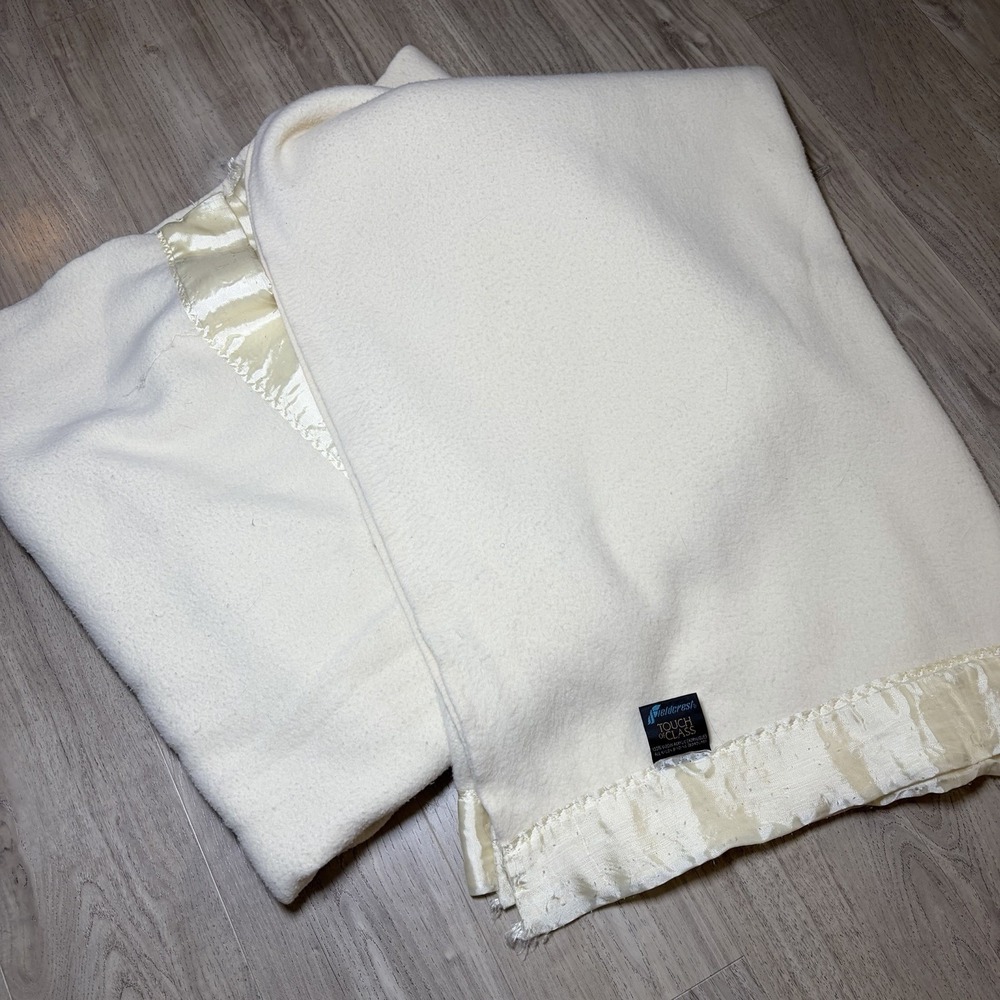 Vtg Fieldcrest 80s Acrylic‎ Blanket Full Double Touch of Class Satin Trim USA